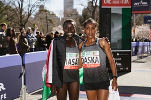 Male and female winners of the 2017 Healthy Kidney 