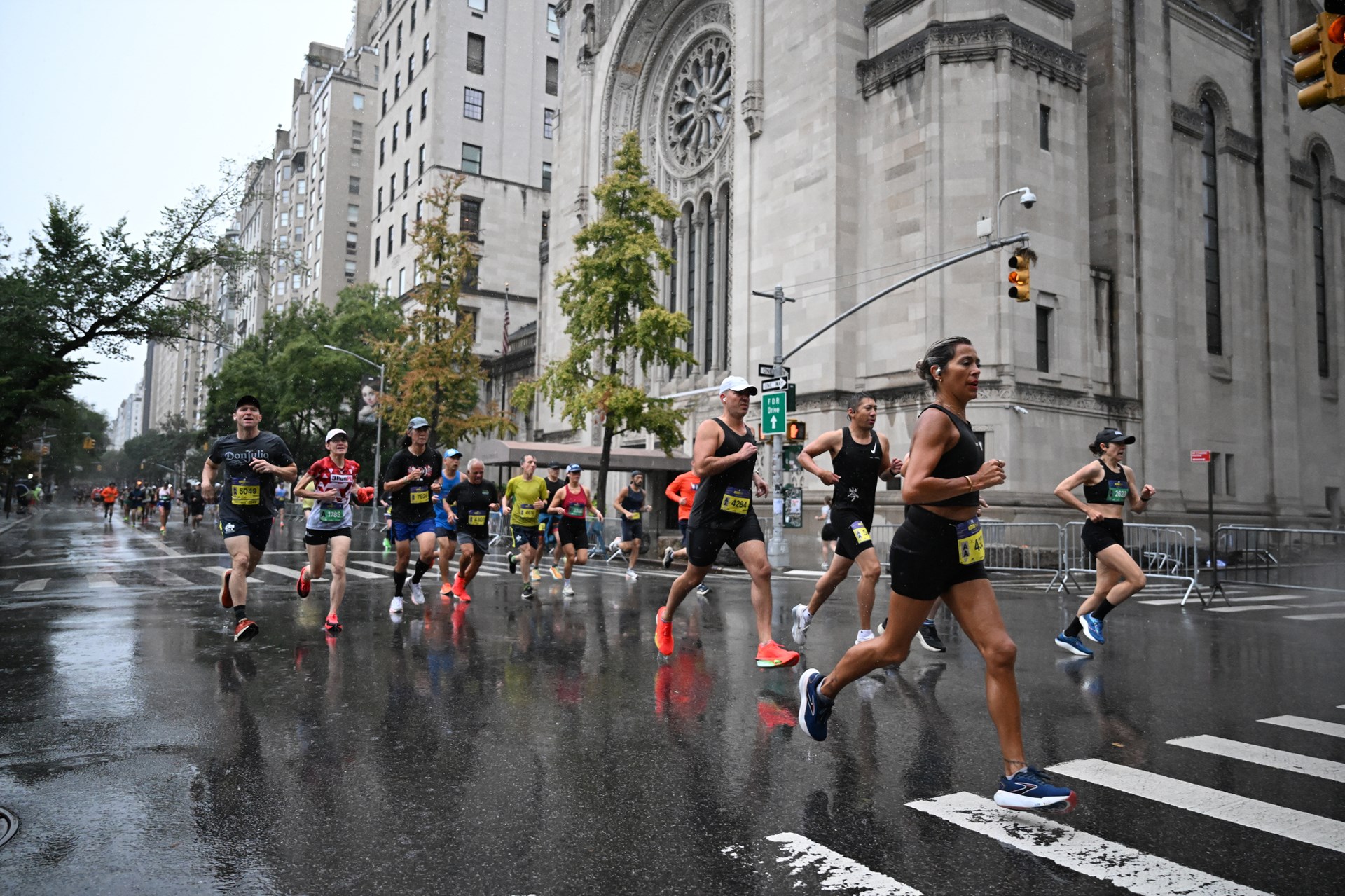 Runners at the 2025 5th Ave Mile
