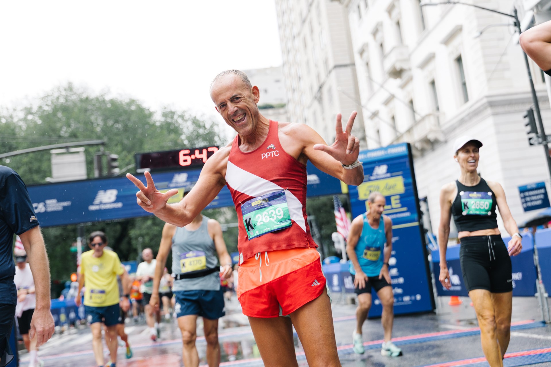 Runners at the 2025 5th Ave Mile