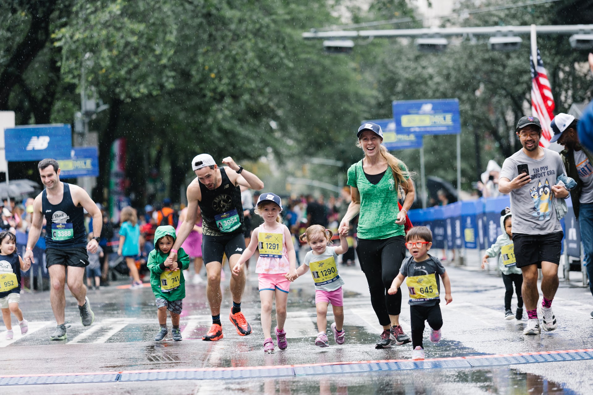 Runners at the 2025 5th Ave Mile