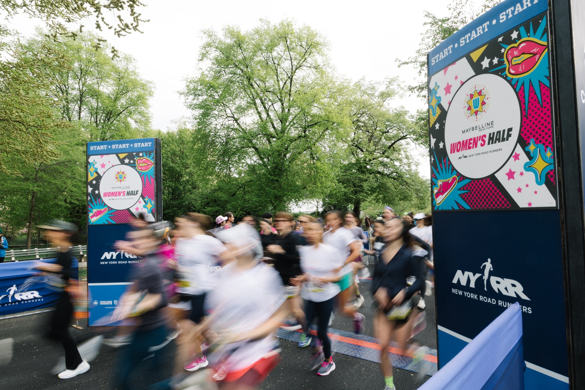 Runners at the Maybelline Women's Half start line