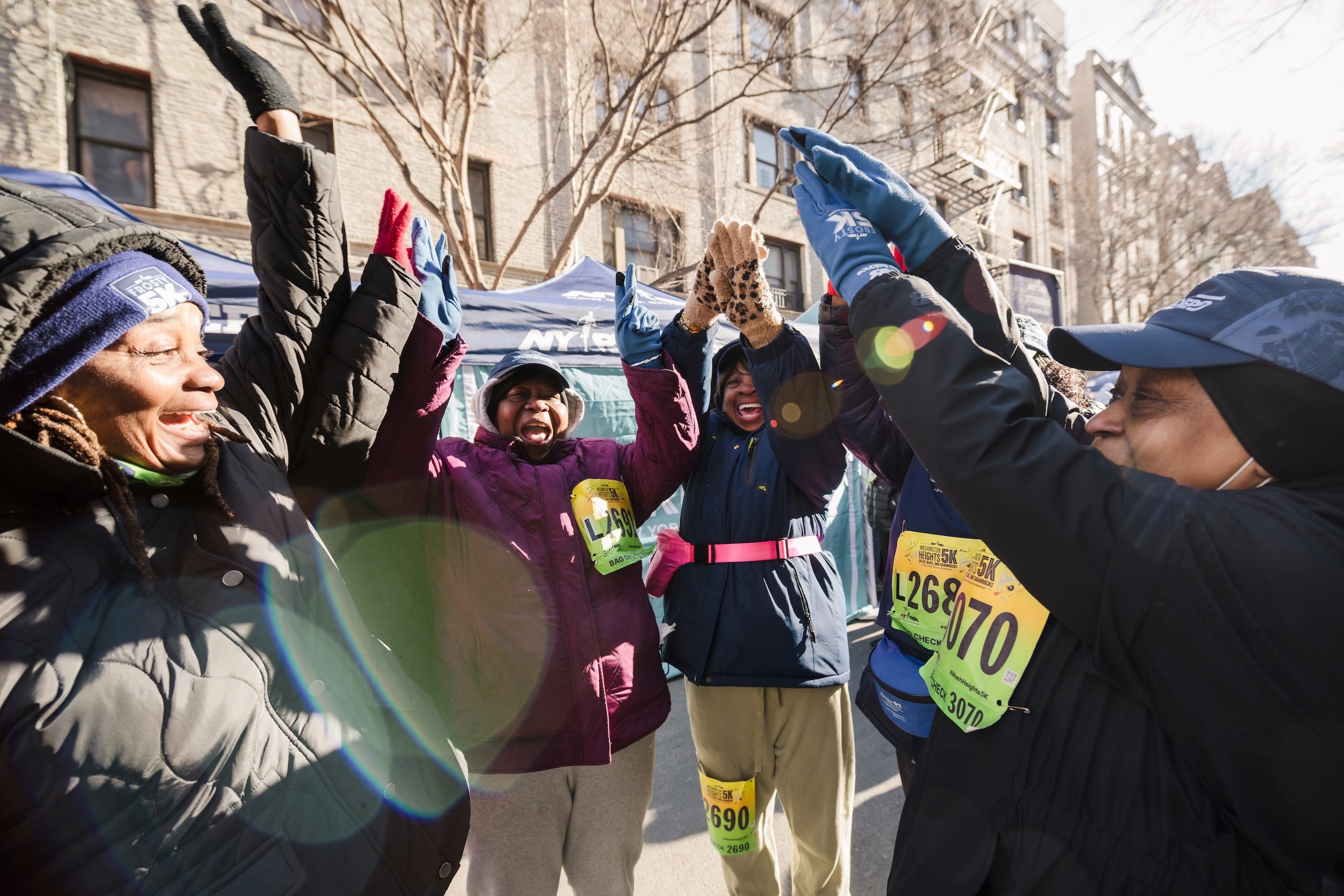 Striders cheering on the streets of Washington Heights