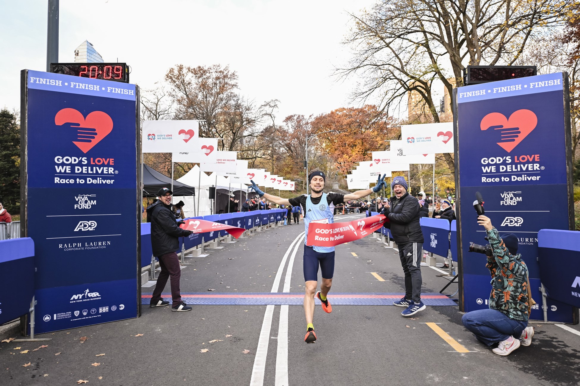 Runners at the 2025 Race to Deliver 4M to Benefit God's Love We Deliver