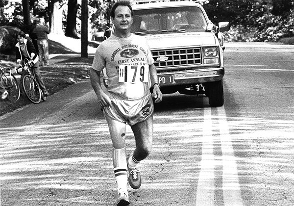 Dick Traum running with prosthetic leg black and white photo
