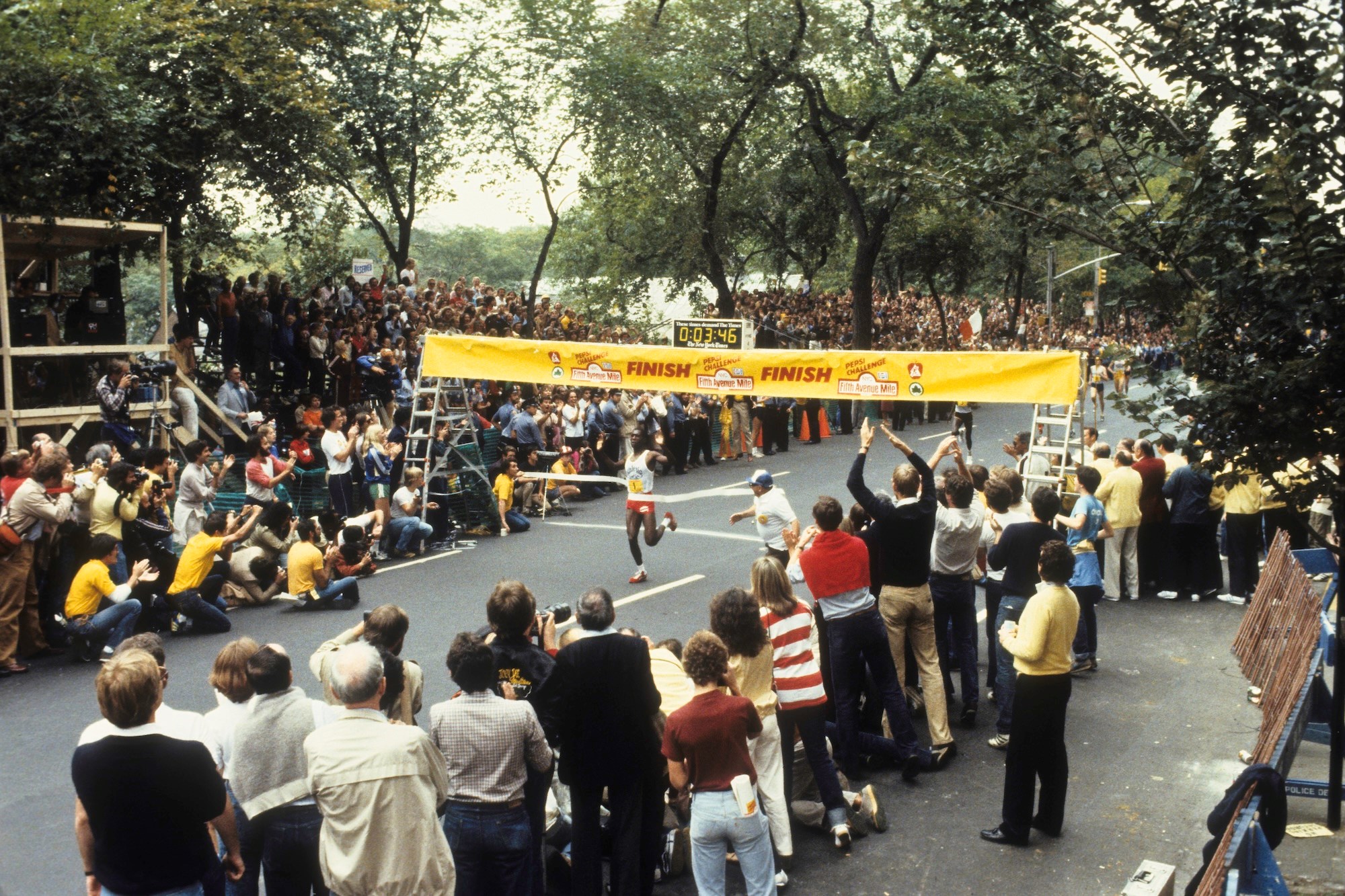 Sydney Maree crossing the finish line at the inaugural 5th Avenue Mile in 1981. 