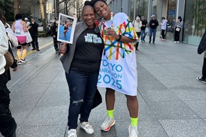 Victoria Fortune poses with medal and mom after completing Tokyo