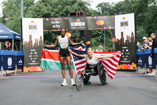 Hellen Obiri and Susannah Scaroni win the Mastercard New York Mini 10K.