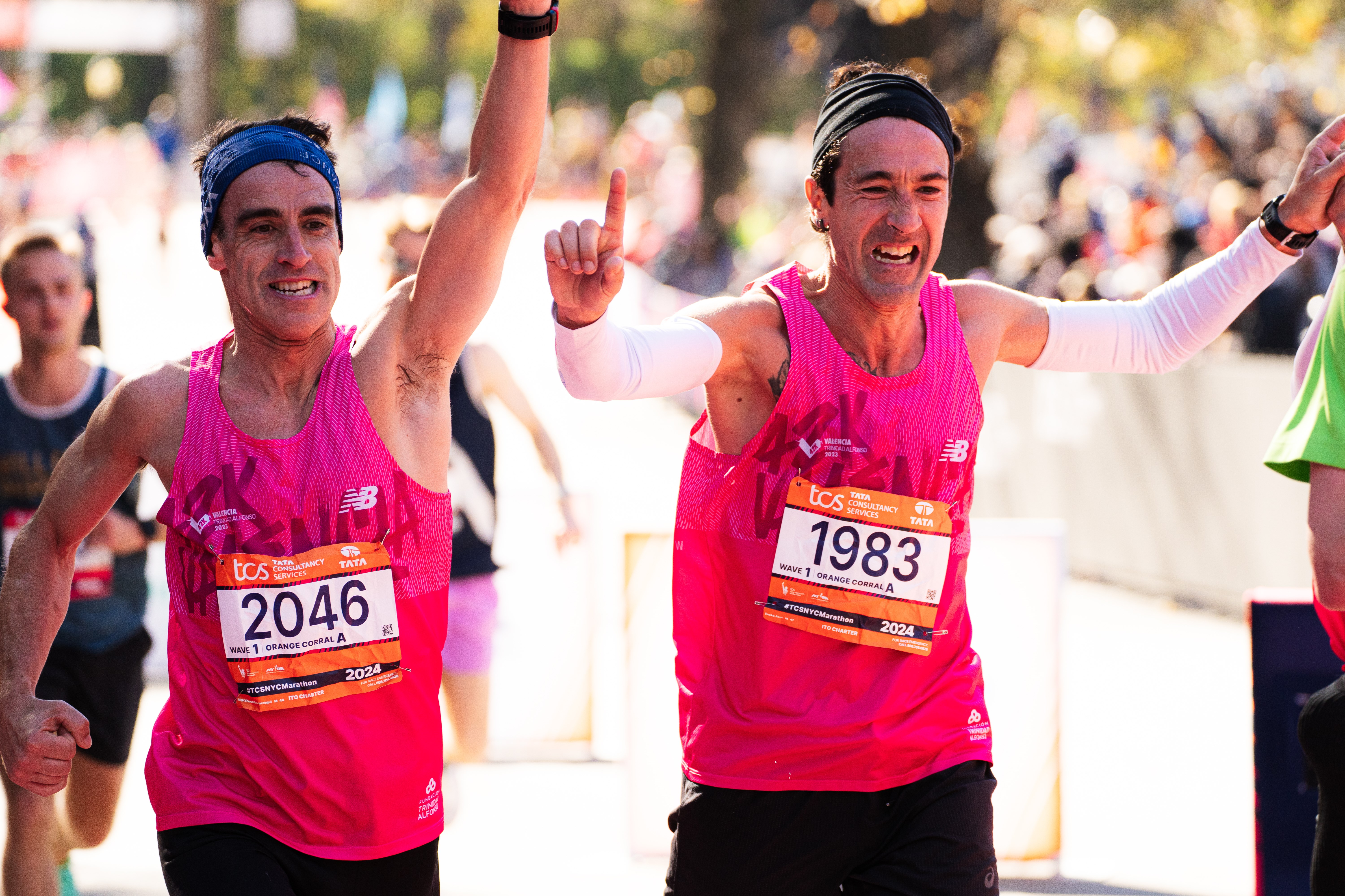 2 2024 TCS NYC Marathon men runners on course
